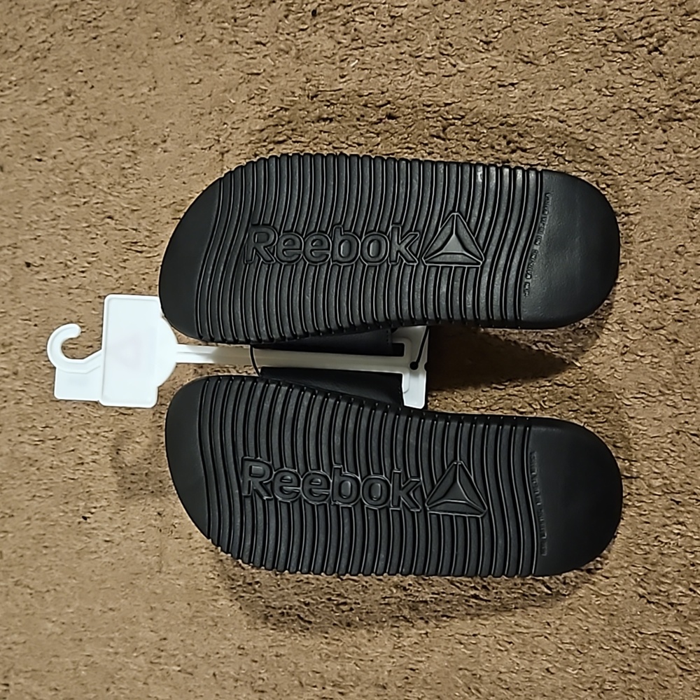 Boys Reebok slides - Picture 5 of 5